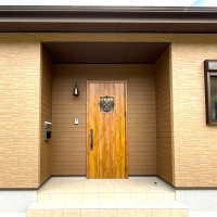 『家族の暮らしにそっと寄り添う、やさしい平屋の家』