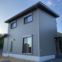 『家族が集まる真ん中階段のお家』